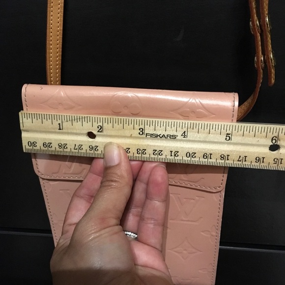 Authentic LV crossbody soft pink - Picture 2 of 4